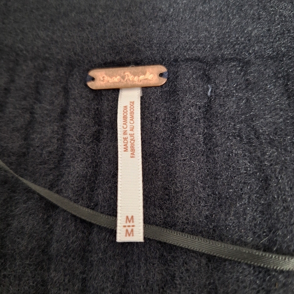 Free People Black V-Neck Sweater - Picture 5 of 5